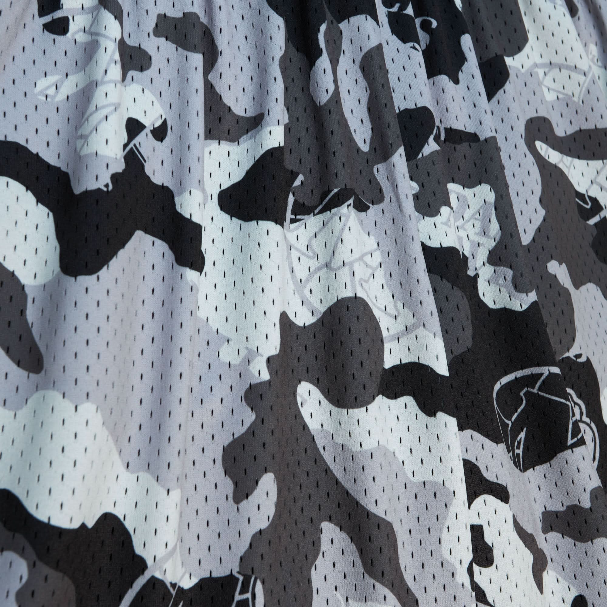 DALLAS MAVERICKS MITCHELL & NESS BLACK CAMO SWINGMAN SHORTS - Image 4